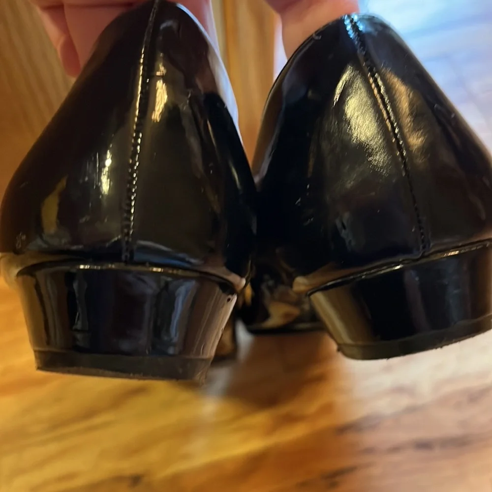IMPO Alison vegan patent shiny peep toe gold accent mini wedge ballet flats VGUC